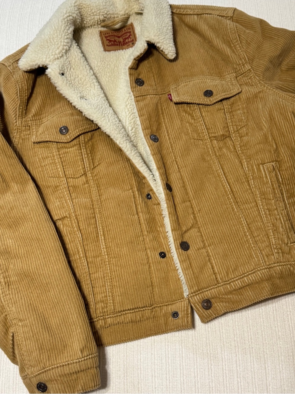 Levi’s Sherpa Lined Corduroy Trucker Jacket / Camel / Junior XL Fits Adult M